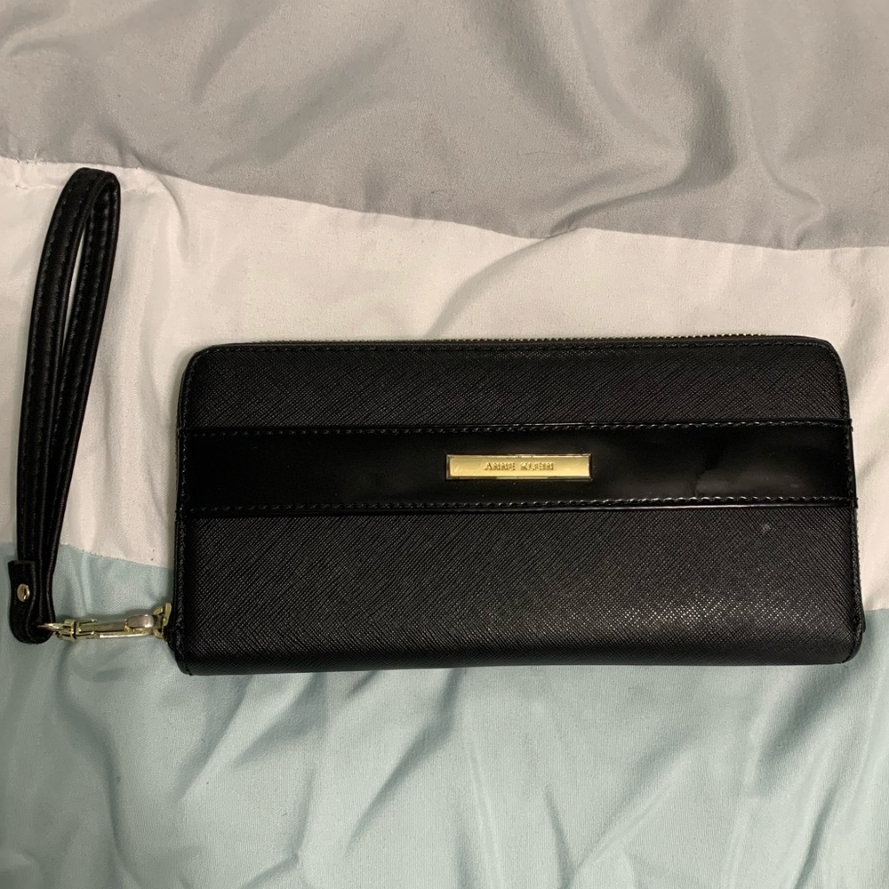 ❌❌SOLD❌❌ ANNE KLEIN wristlet wallet